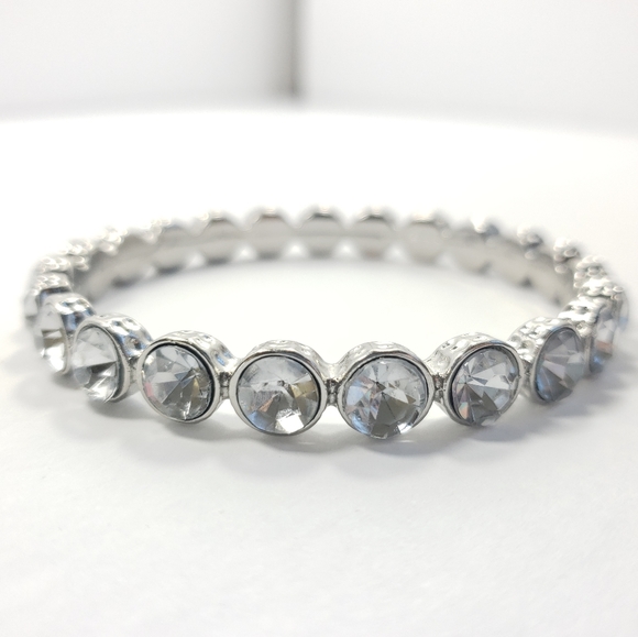 Jewelry - Beautiful bangle bracelet